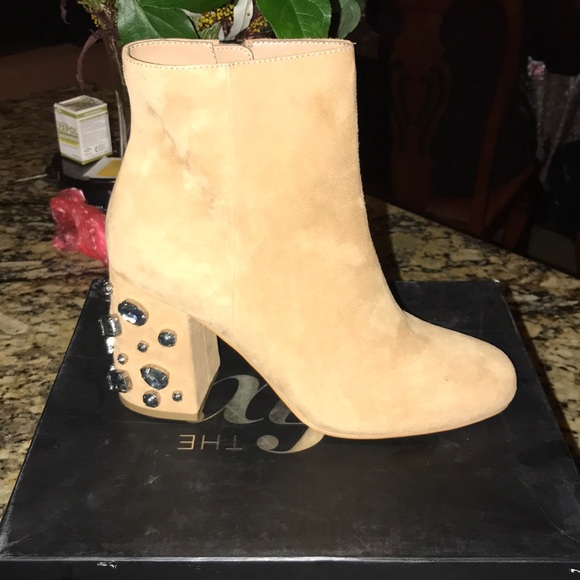 Stunning booties - Picture 6 of 7